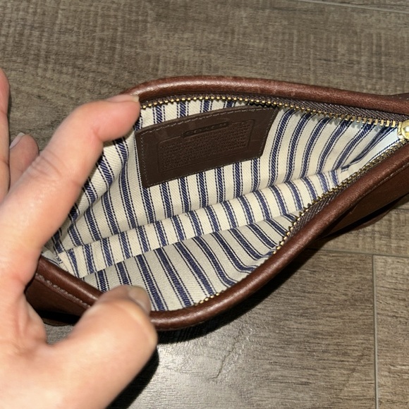 COACH VINTAGE LEATHER MAKE-UP BAG BROWN - Picture 6 of 6